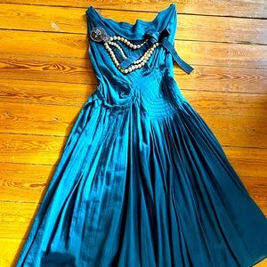 Beautiful dress. Accessories included. Size S